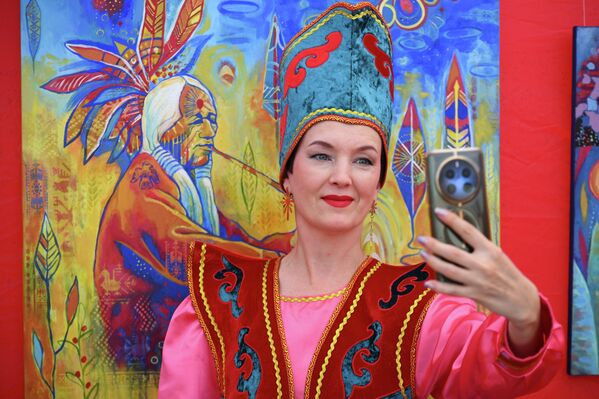 Una participante en el festival #EstoEsRusia en la ciudad de Novosibirsk. - Sputnik Mundo