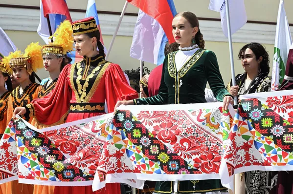 La parata dell'amicizia tra i popoli durante le celebrazioni della Giornata della Russia al Cremlino di Kazan. - Sputnik World