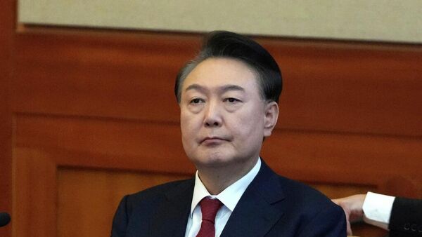 El expresidente surcoreano Yoon Suk-yeol asiste a una audiencia de su juicio político en el Tribunal Constitucional de Seúl El expresidente surcoreano Yoon Suk-yeol asiste a una audiencia de su juicio político en el Tribunal Constitucional de Seúl - Sputnik Mundo