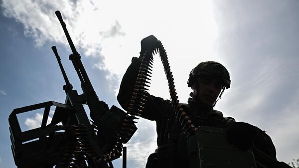 Soldado ruso en la zona de la operación militar especial - Sputnik Mundo