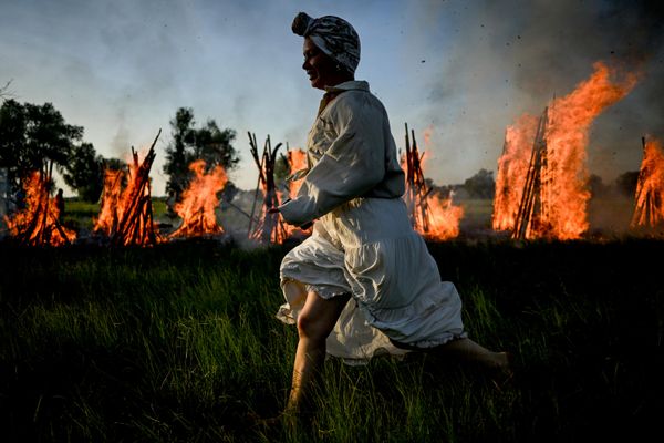 Participante del festival de culturas tradicionales solsticio, celebrado a orillas del río Tara, en Siberia. - Sputnik Mundo