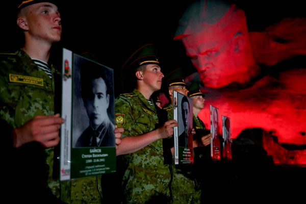 En la Fortaleza de Brest, uno de los primeros lugares atacados por la Alemania nazi, se celebra un mitin réquiem con motivo del 85.º aniversario del inicio de la Gran Guerra Patria. - Sputnik Mundo