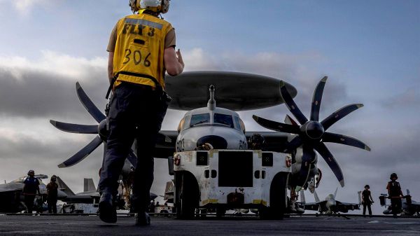  E-2D Hawkeye a bordo del USS Abraham Lincoln - Sputnik Mundo