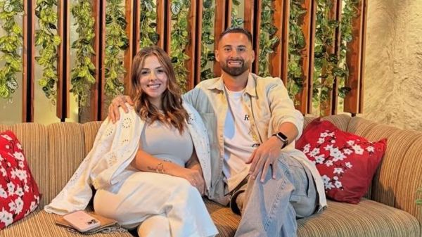 Lucas Trejo, futbolista argentino, con su esposa,  Yanina Maranella  - Sputnik Mundo