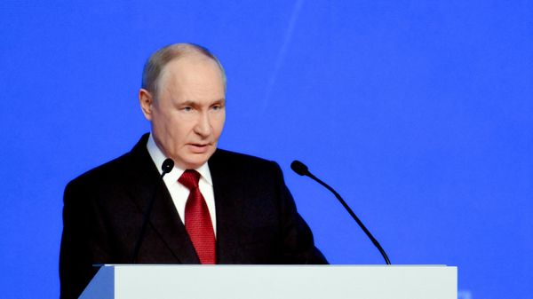 Vladimir Putin, presidente ruso, interviene durante la sesión plenaria del Primer Congreso del partido Rusia Unida  - Sputnik Mundo