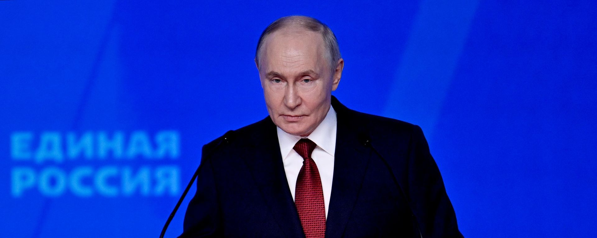 Vladímir Putin, presidente ruso, interviene durante la sesión plenaria del Primer Congreso del partido Rusia Unida - Sputnik Mundo, 1920, 28.06.2026