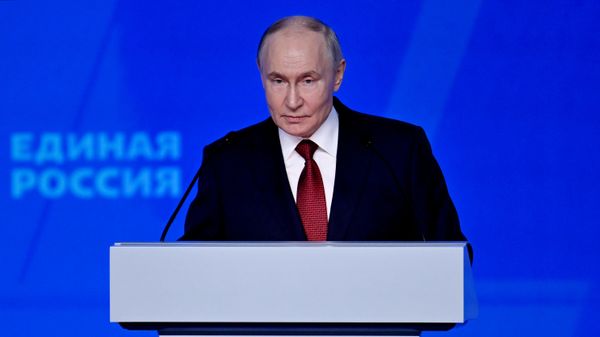 Vladímir Putin, presidente ruso, interviene durante la sesión plenaria del Primer Congreso del partido Rusia Unida - Sputnik Mundo