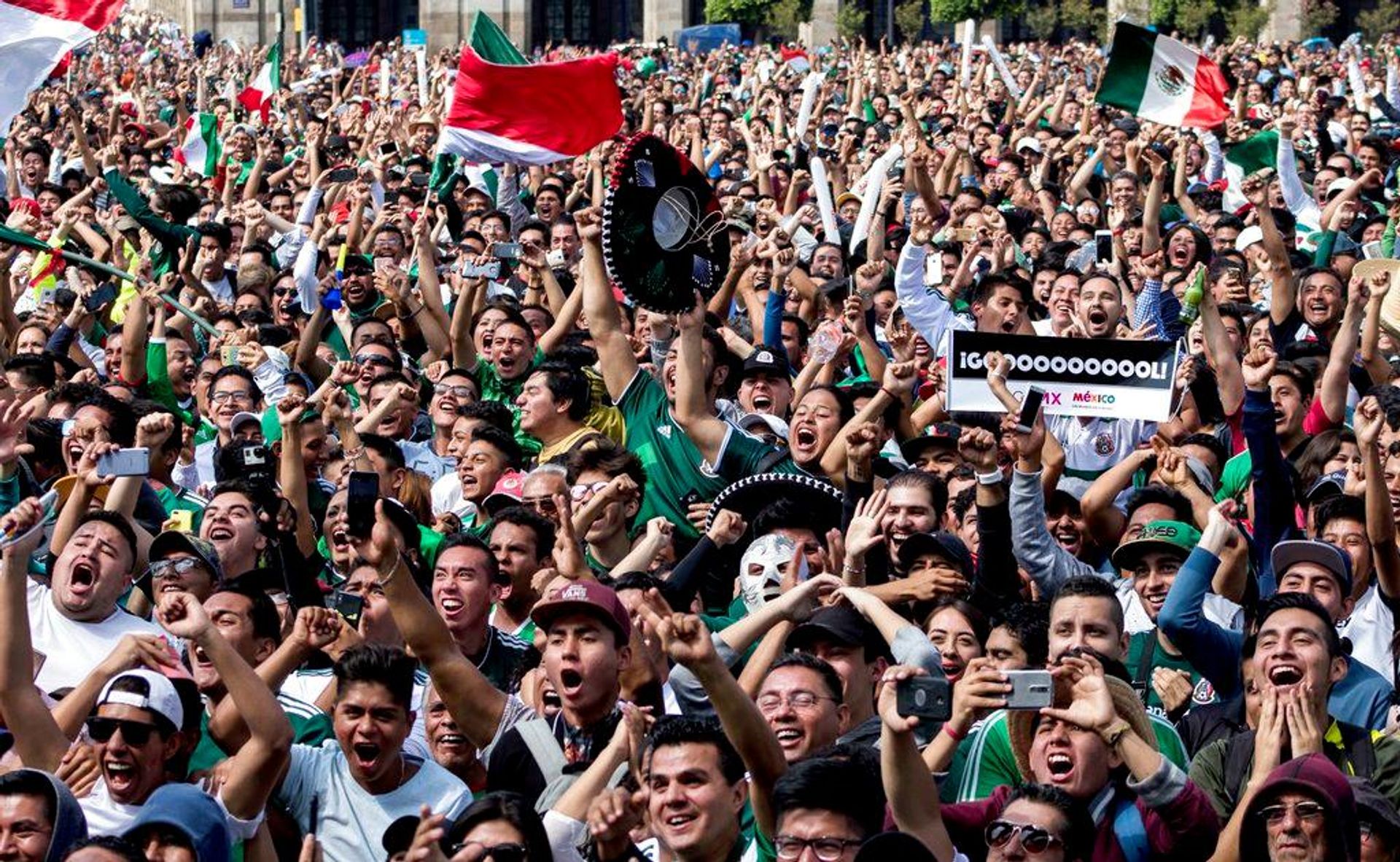 Aficionados mexicanos en el Zócalo de la Ciudad de México - Sputnik Mundo, 1920, 30.06.2026