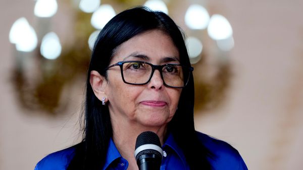 Delcy Rodríguez, presidenta interina de Venezuela, hace una declaración a la prensa en el palacio presidencial de Miraflores en Caracas, Venezuela, el 14 de enero de 2026  - Sputnik Mundo