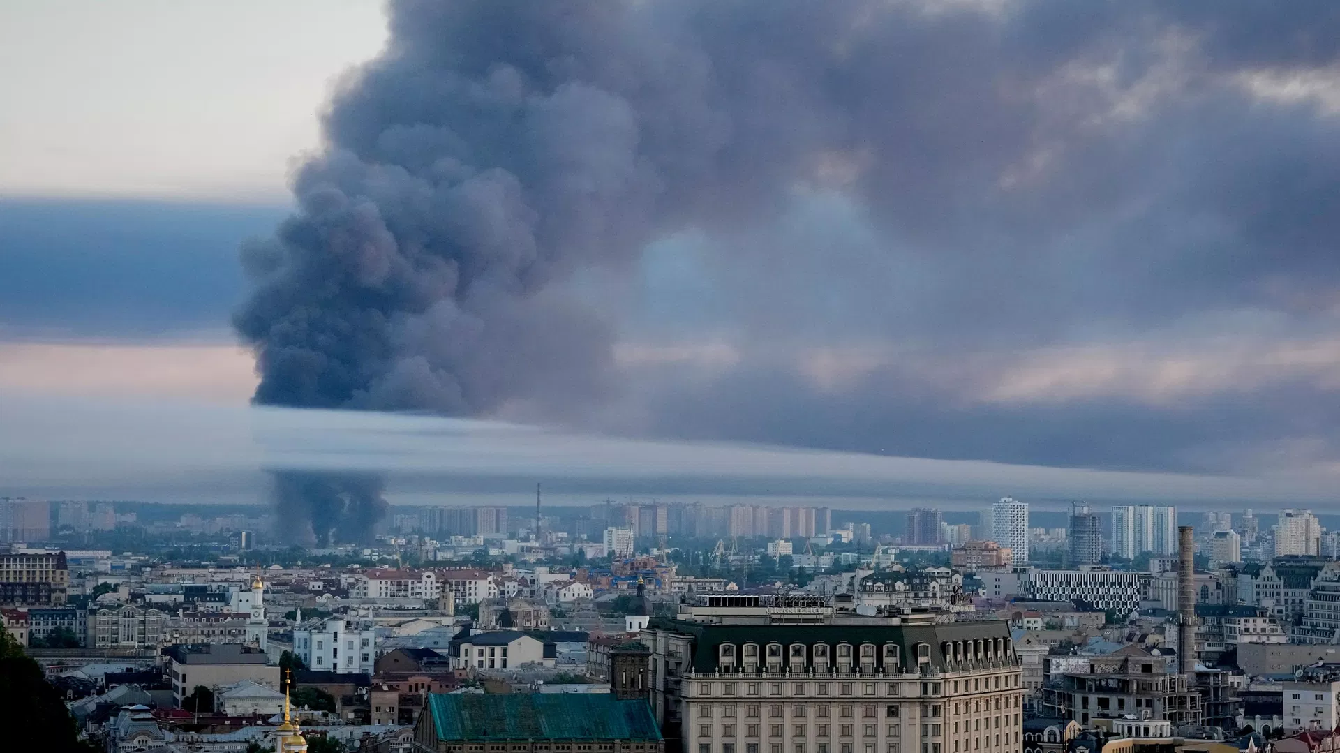 La Russia lancia un attacco di rappresaglia contro le strutture del complesso militare-industriale ucraino a Kiev. La Russia lancia un attacco di rappresaglia contro le strutture del complesso militare-industriale ucraino a Kiev - Sputnik Mundo, 1920, 02.07.2026