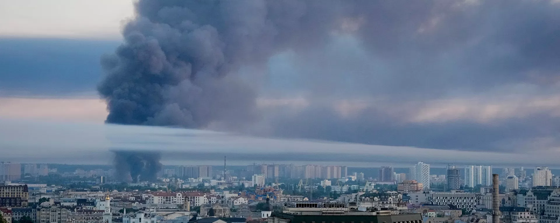 La Russia lancia un attacco di rappresaglia contro le strutture del complesso militare-industriale ucraino a Kiev. La Russia lancia un attacco di rappresaglia contro le strutture del complesso militare-industriale ucraino a Kiev - Sputnik Mundo, 1920, 02.07.2026