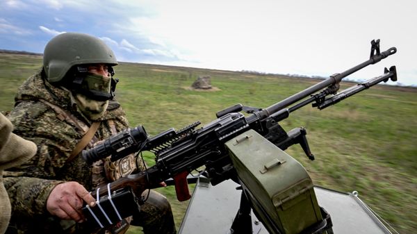 Un militar ruso durante las operaciones en Konstantínovka - Sputnik Mundo