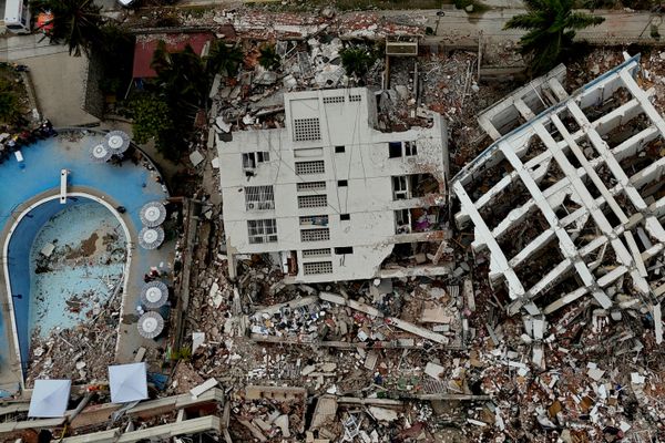Los trabajos de búsqueda y rescate de posibles sobrevivientes entre los escombros de los edificios colapsados continúan en Venezuela. - Sputnik Mundo