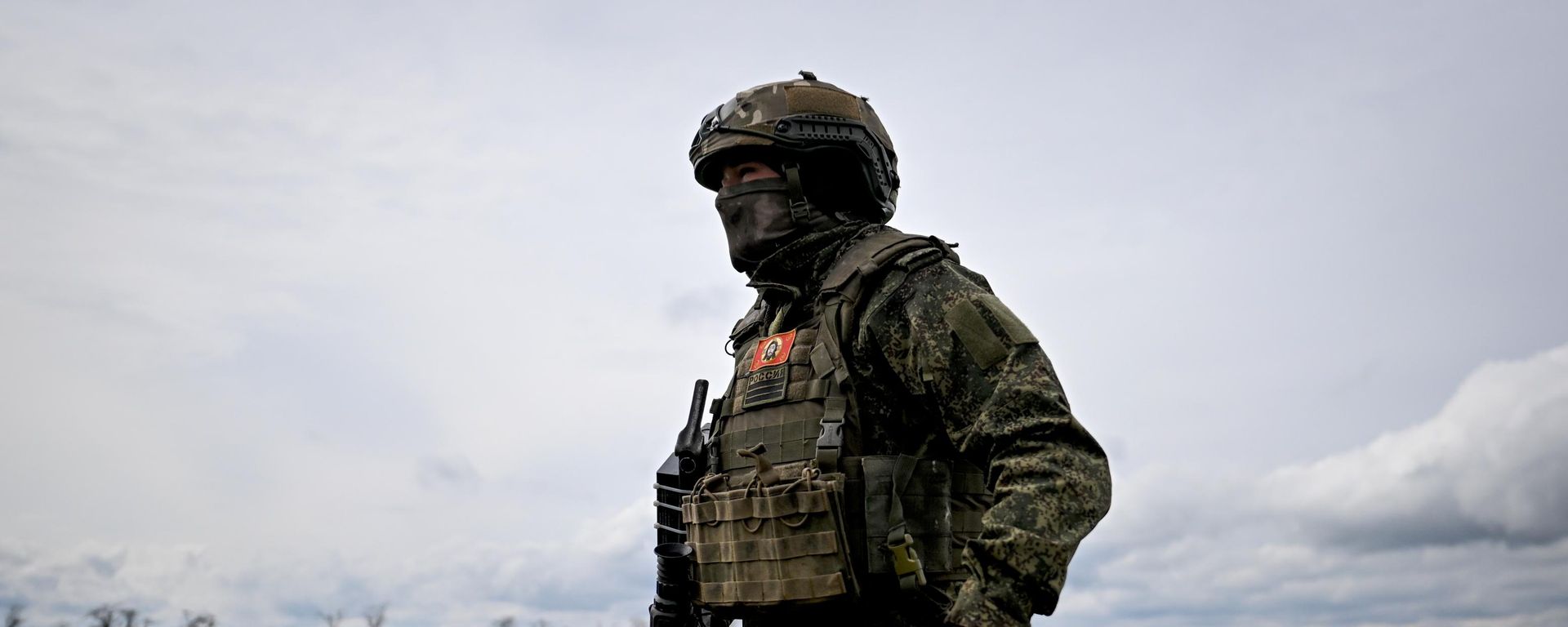 Militar ruso durante las operaciones en Konstantínovka   - Sputnik Mundo, 1920, 04.07.2026