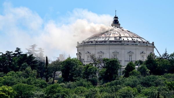 El incendio en el Museo de la Defensa de Sebastopol tras el ataque ucraniano - Sputnik Mundo
