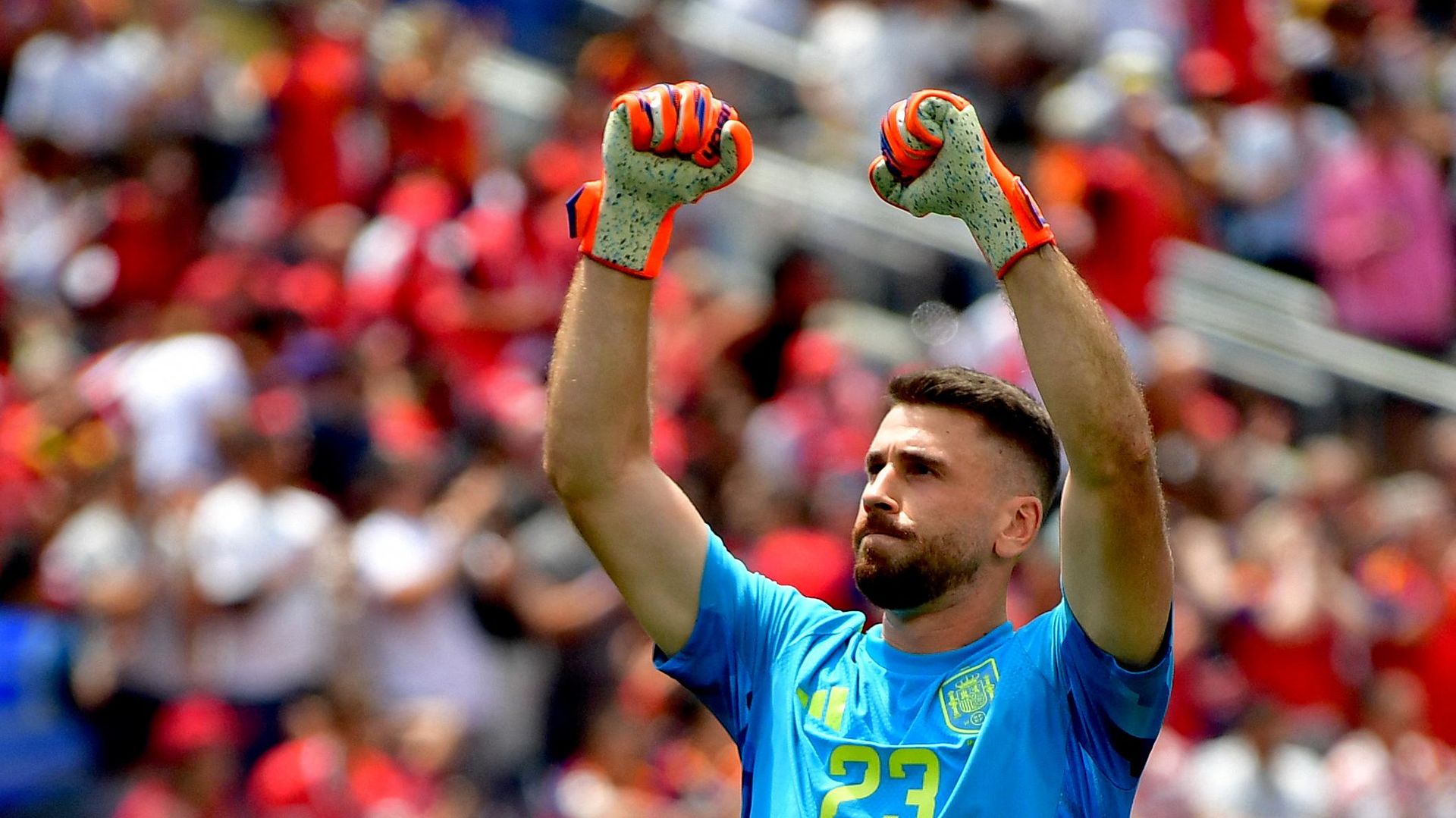 Unai Simón, celebra tras el partido, ya que España se clasificó para los octavos de final de la Copa Mundial  - Sputnik Mundo, 1920, 07.07.2026