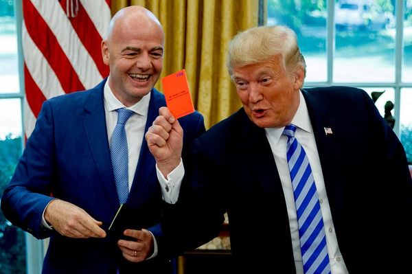 El presidente  de la FIFA, Gianni Infantino y el mandatario de EEUU, Donald Trump, en el Despacho Oval de la Casa Blanca, el 28 de agosto de 2018, en Washington - Sputnik Mundo