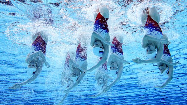 Atletas del equipo nacional ruso de natación sincronizada entrenan en los Juegos BRICS en Kazán, Rusia - Sputnik Mundo