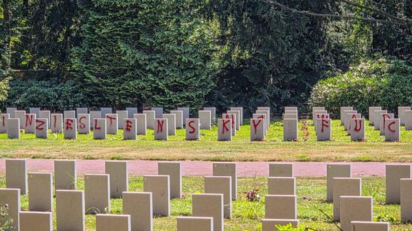El complejo conmemorativo Campo de la Gloria Soviética cerca de la localidad de Leusden donde fueron profanadas alrededor de 150 tumbas tras el ataque vandálico, Países Bajos El complejo conmemorativo Campo de la Gloria Soviética cerca de la localidad de Leusden donde fueron profanadas alrededor de 150 tumbas tras el ataque vandálico, Países Bajos - Sputnik Mundo