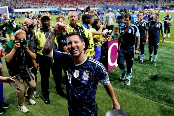 Lionel Messi sonríe tras la victoria de su selección en la semifinal del Mundial, que fue disputada contra Inglaterra, en Atlanta. - Sputnik Mundo