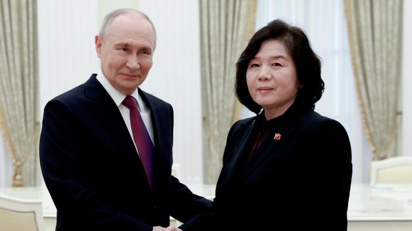 El presidente ruso, Vladímir Putin, se reúne con la canciller norcoreana, Choe Son-hui - Sputnik Mundo