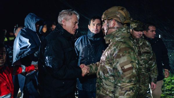 El presidente de Chile, José Antonio Kast, durante una recorrida en la región del Maule durante la emergencia climática de julio de 2026 El presidente de Chile, José Antonio Kast, durante una recorrida en la región del Maule durante la emergencia climática de julio de 2026 - Sputnik Mundo