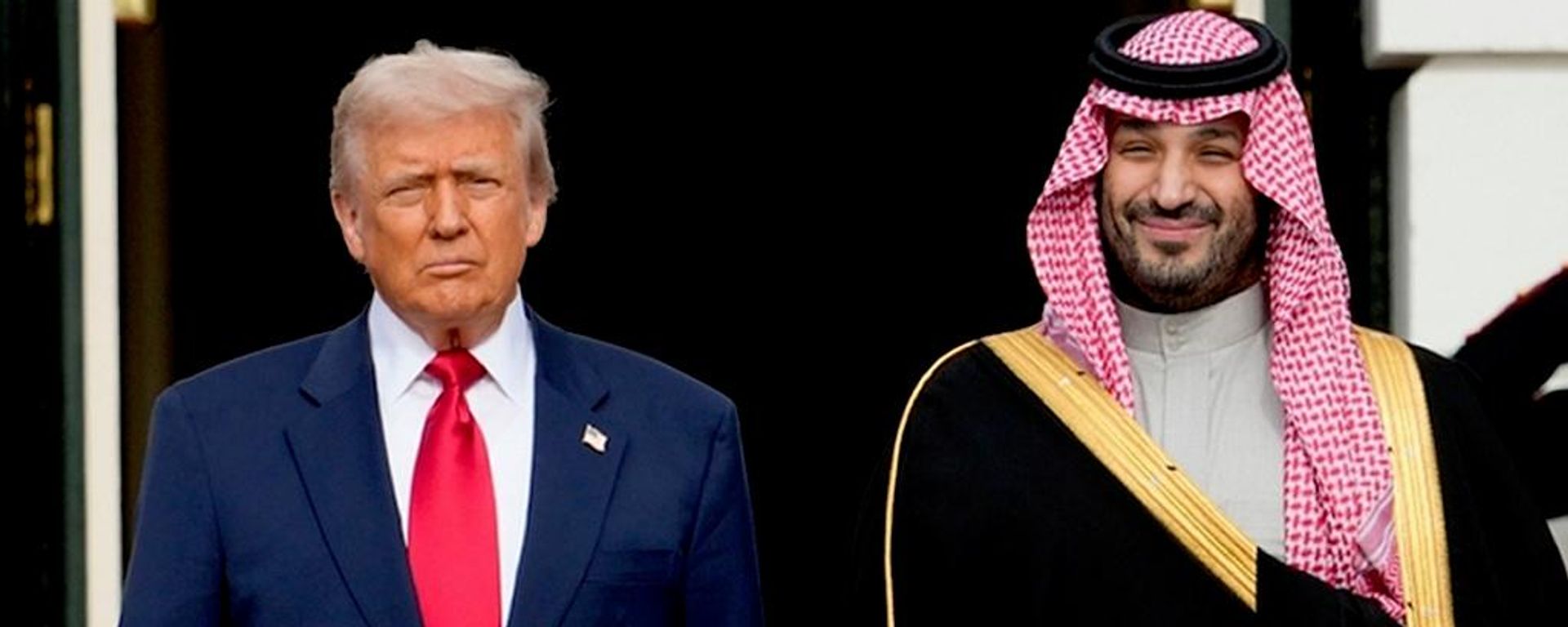El presidente de Estados Unidos, Donald Trump, y el príncipe heredero de Arabia Saudita, Mohamed bin Salmán - Sputnik Mundo, 1920, 22.07.2026