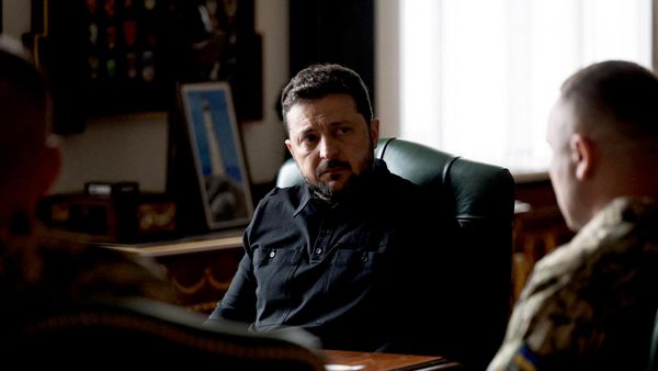 Volodímir Zelenski en el encuentro con el nuevo comandante en jefe de las FFAA de Ucrania, Mijaíl Drapati - Sputnik Mundo