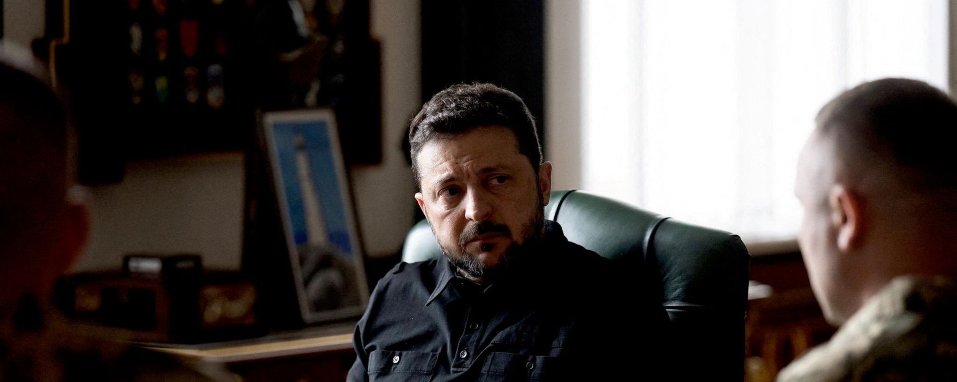 Volodímir Zelenski en el encuentro con el nuevo comandante en jefe de las FFAA de Ucrania, Mijaíl Drapati - Sputnik Mundo, 1920, 20.08.2026
