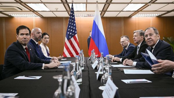 Las delegaciones de EEUU y Rusia - Sputnik Mundo