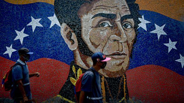 Mural de Simón Bolívar en Caracas, Venezuela. - Sputnik Mundo
