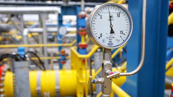 Indicador de presión en las líneas de medición de gas de alimentación en la Planta de Procesamiento de Gas de Amur - Sputnik Mundo