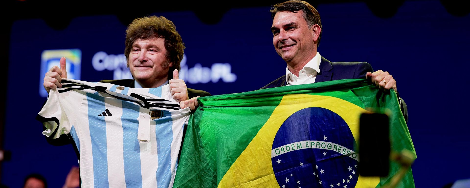 Javier Milei y Flavio Bolsonaro. - Sputnik Mundo, 1920, 25.07.2026
