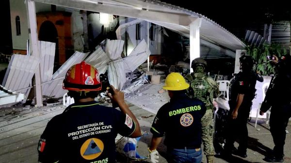 Elementos de bomberos y Protección Civil de Guerrero Elementos de bomberos y Protección Civil de Guerrero - Sputnik Mundo