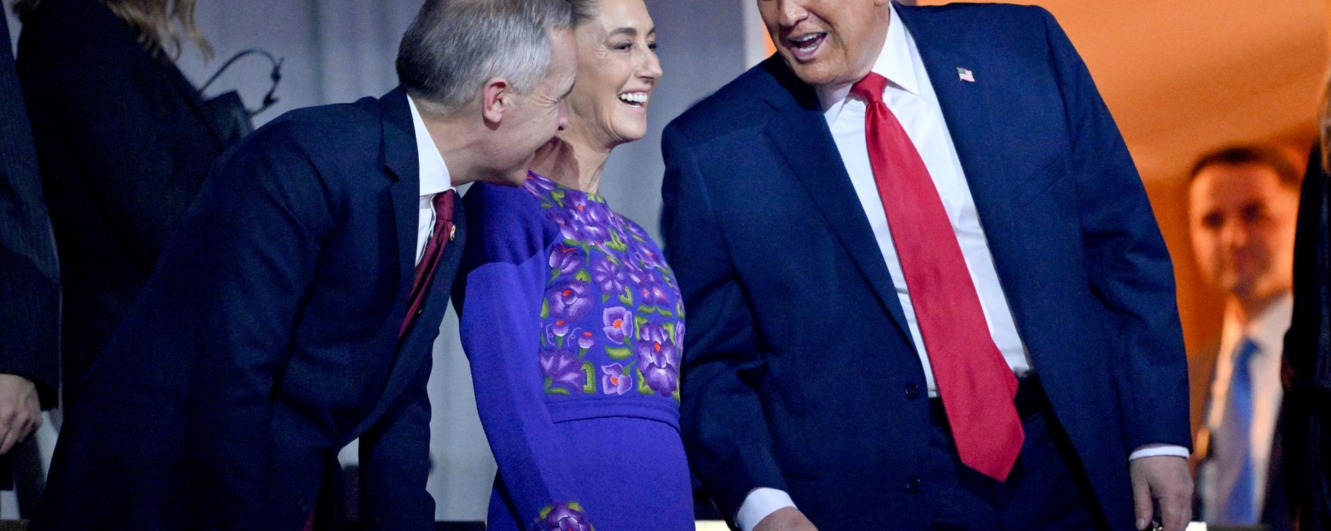 Mark Carney, primer ministro de Canadá, Claudia Sheinbaum, presidenta de México, y Donald Trump, presidente de EEUU - Sputnik Mundo, 1920, 30.07.2026