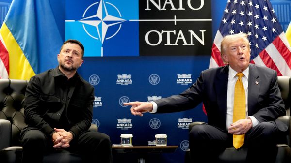 Volodímir Zelenski y Donald Trump, presidente de EEUU - Sputnik Mundo