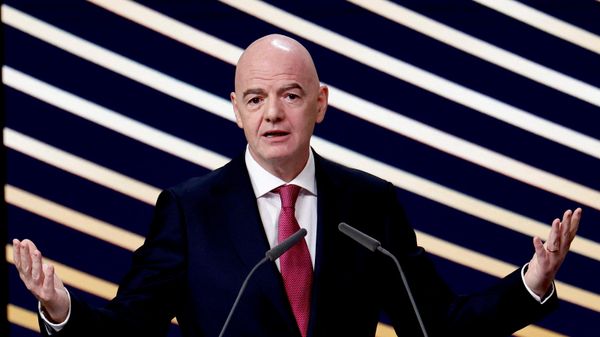El presidente de la FIFA, Gianni Infantino, habla durante el 50º Congreso Ordinario de la UEFA, Bruselas, Bélgica, 12 de febrero de 2026 - Sputnik Mundo