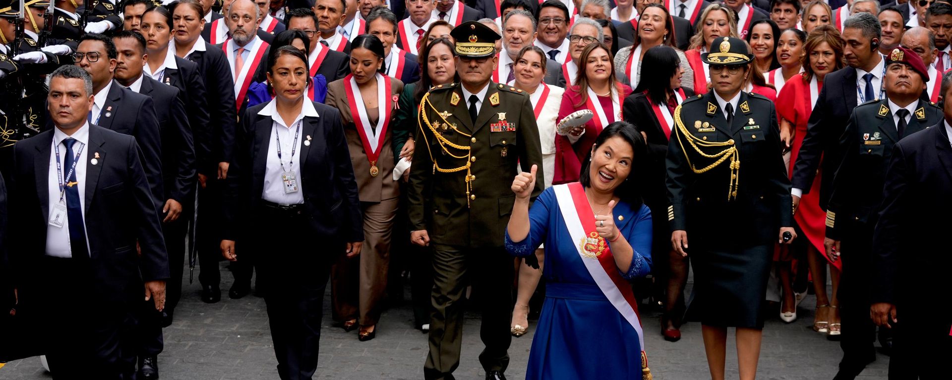 La presidenta Keiko Fujimori se dirige al palacio presidencial tras su investidura, en Lima, Perú. - Sputnik Mundo, 1920, 10.08.2026