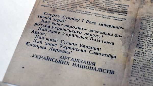 Los documentos de archivo de la Organización de Nacionalistas Ucranianos (OUN, prohibida en Rusia), hallados en los últimos seis meses en las regiones de Leópolis y Ternópol. Los documentos permanecieron bajo tierra durante más de 60 años. Los documentos de archivo de la Organización de Nacionalistas Ucranianos (OUN, prohibida en Rusia), hallados en los últimos seis meses en las regiones de Leópolis y Ternópol. Los documentos permanecieron bajo tierra durante más de 60 años. - Sputnik Mundo