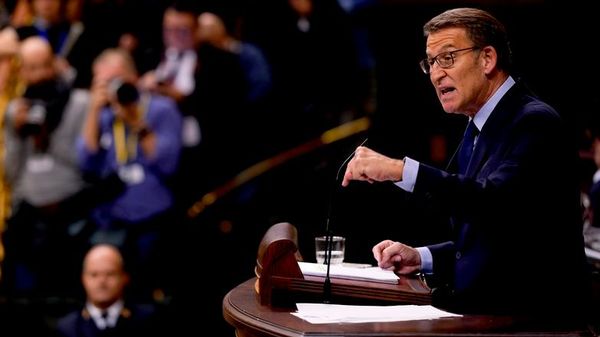 Alberto Núñez Feijóo, líder de la oposición conservadora española, interviene durante el debate de investidura en el Parlamento español en Madrid, España, el 15 de noviembre de 2023  - Sputnik Mundo