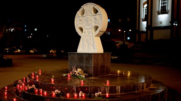 Un monumento colocado en honor a las víctimas del ataque ucraniano contra el sur de Rusia - Sputnik Mundo
