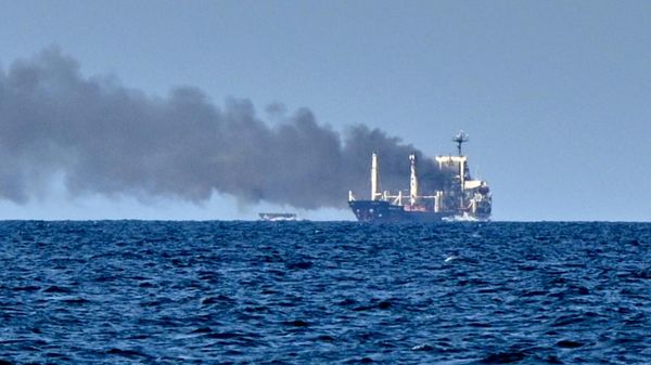Un buque, tras un ataque en el mar Negro, cerca de Odesa, Ucrania, el 19 de julio de 2026  - Sputnik Mundo