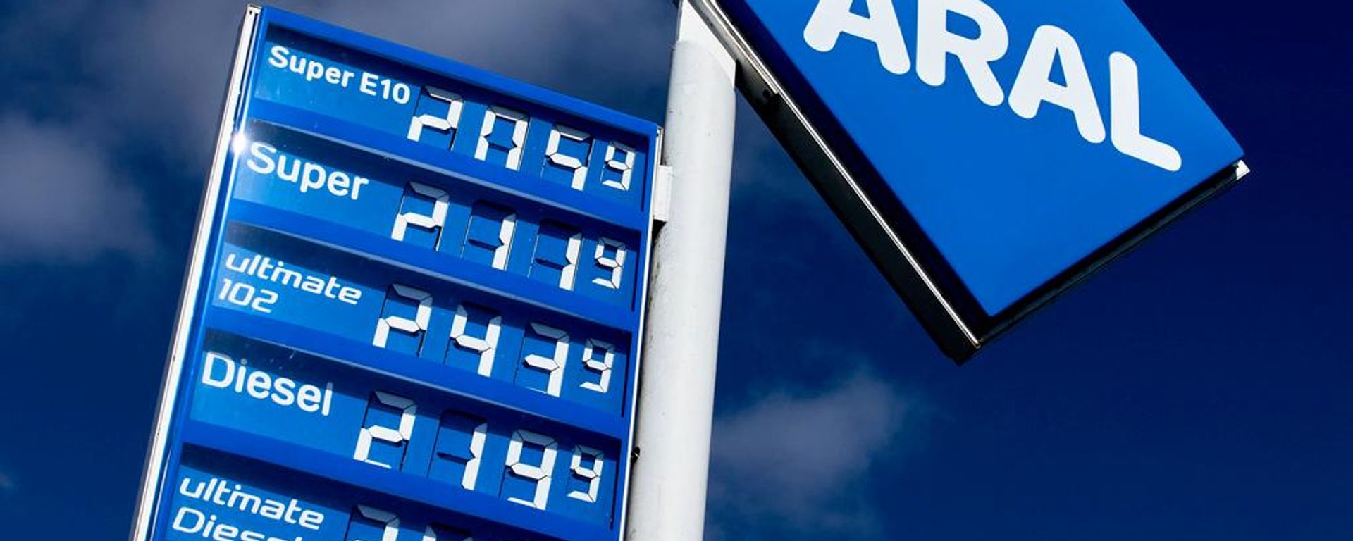Los precios de la gasolina se exhiben en una gasolinera ARAL en Alemania - Sputnik Mundo, 1920, 08.08.2026
