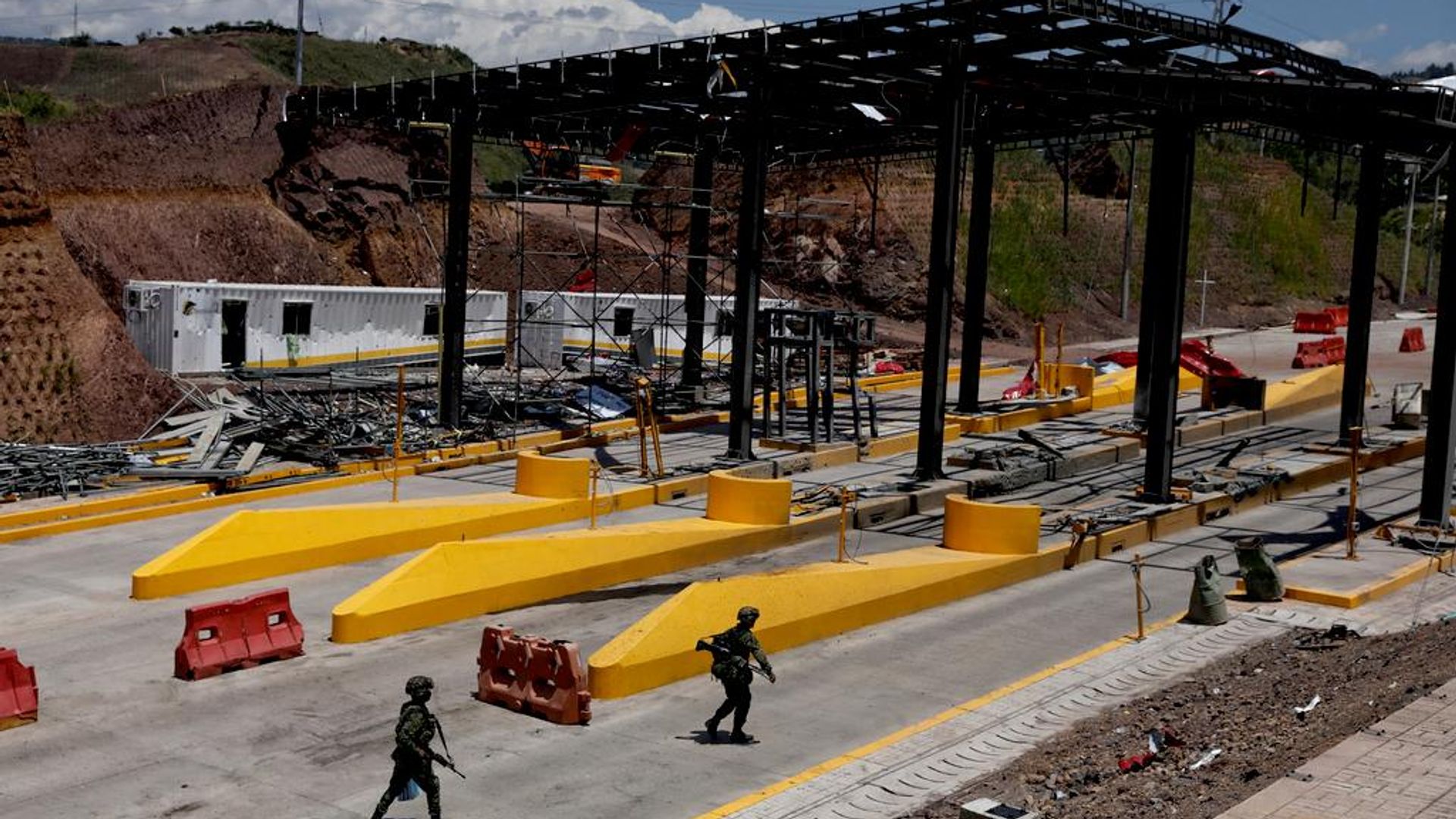Estallido de coche bomba en el departamento de Cauca (suroeste), a la altura de la caseta de Mondomo, en la vía Panamericana. - Sputnik Mundo, 1920, 09.08.2026