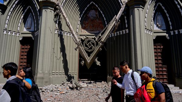 Daños en iglesia de Pereira, Colombia, tras el terremoto. - Sputnik Mundo