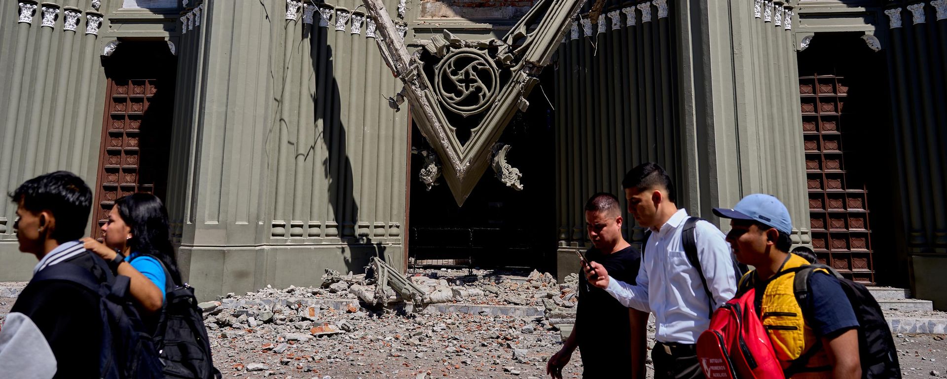 Daños en iglesia de Pereira, Colombia, tras el terremoto. Daños en iglesia de Pereira, Colombia, tras el terremoto. - Sputnik Mundo, 1920, 10.08.2026