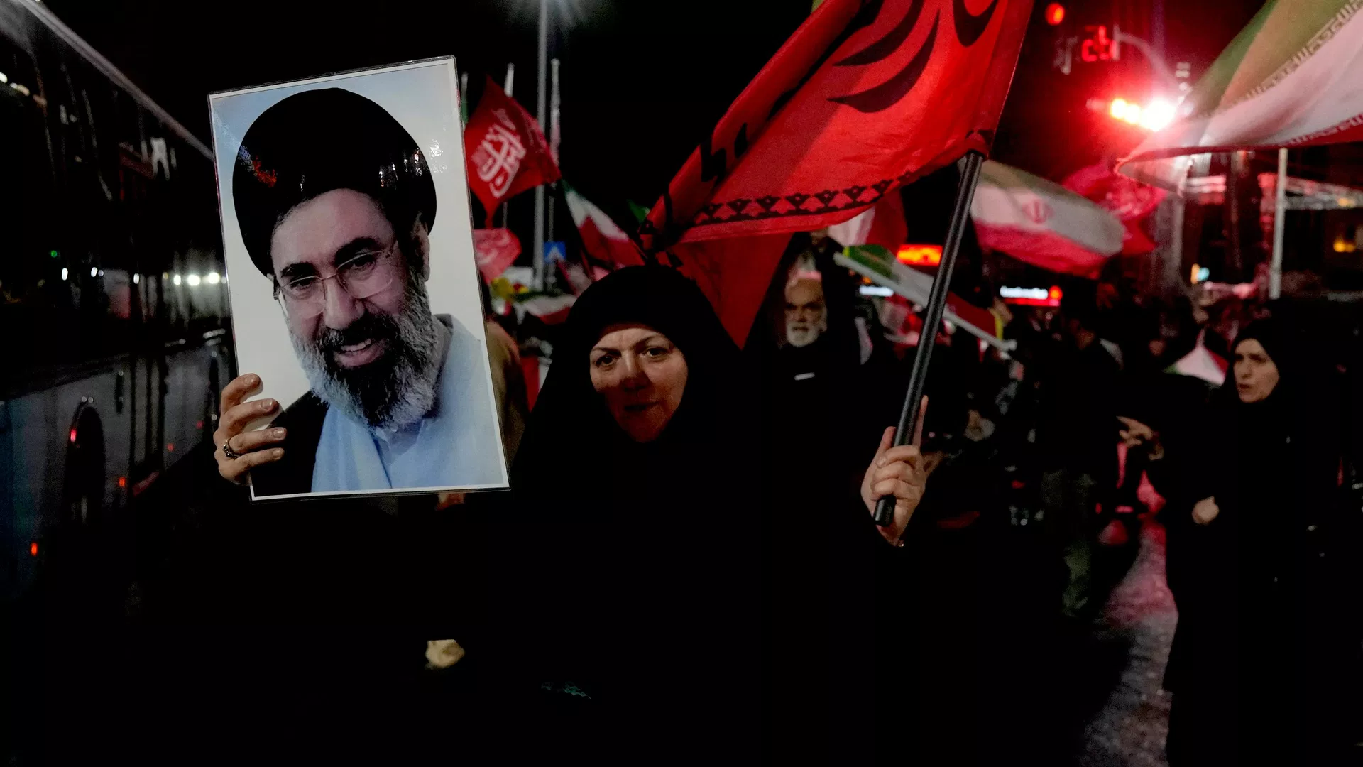 Irán ha tenido diversas manifestaciones desde el inicio de los ataques de EEUU e Israel. Irán ha tenido diversas manifestaciones desde el inicio de los ataques de EEUU e Israel. - Sputnik Mundo, 1920, 15.08.2026