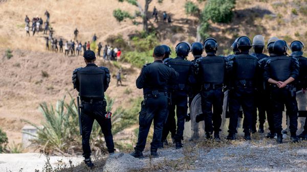 Fuerzas de seguridad evitaron que migrantes marroquíes viajaran a Ceuta. - Sputnik Mundo