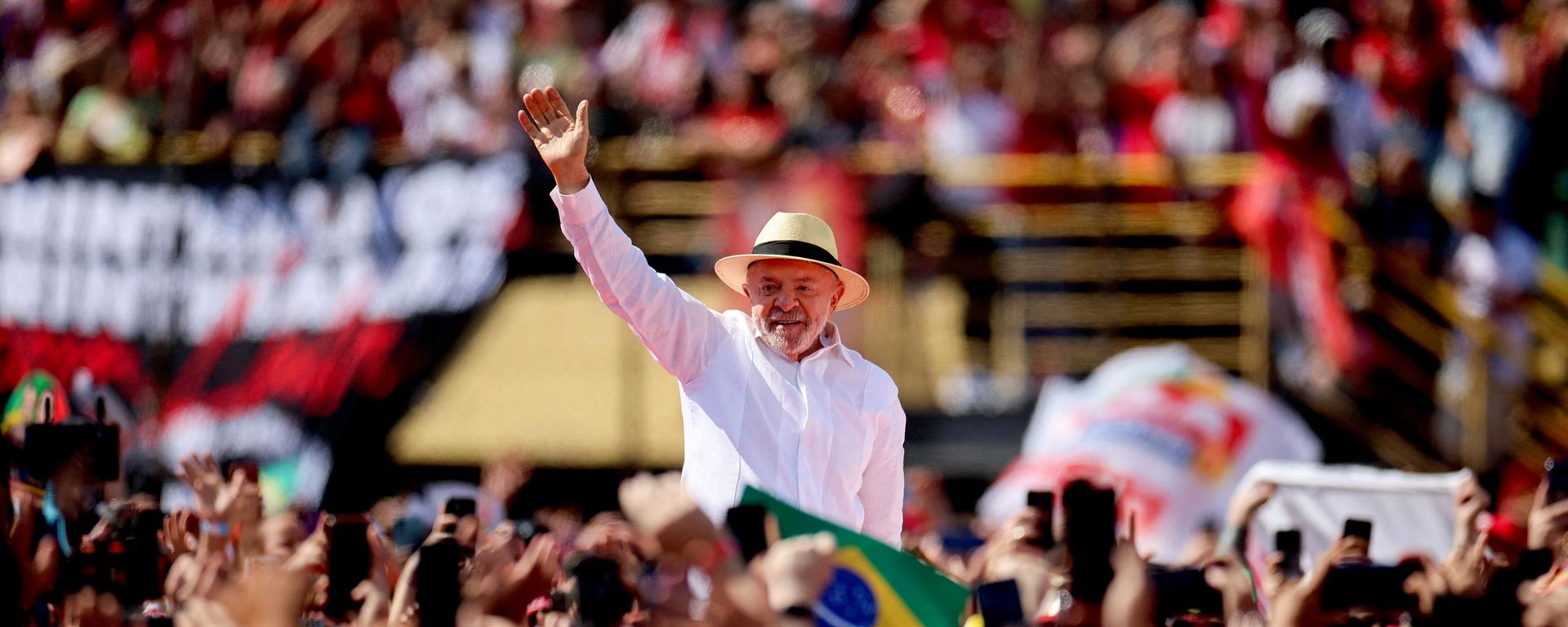 Luiz Inacio Lula da Silva, presidente brasileño, lanza su campaña de reelección en el Estadio Primeiro de Maio en Sao Bernardo do Campo, Brasil, el 16 de agosto de 2026  - Sputnik Mundo, 1920, 16.08.2026