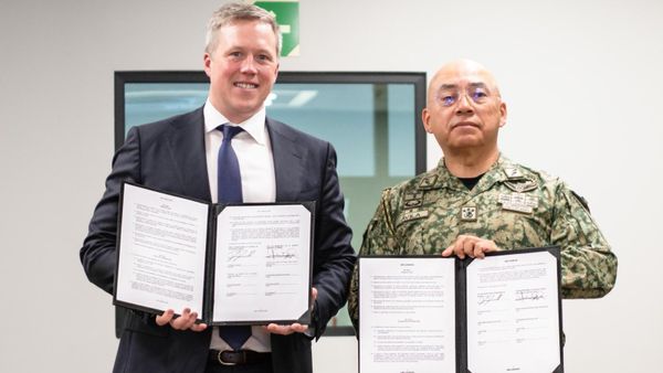 México y EEUU firman acuerdo para comprar drones y sistemas contra aeronaves no tripuladas. - Sputnik Mundo